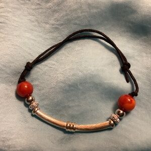 Sliding knot bracelet